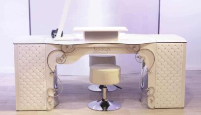 OpTisch Baroque A carré Table d'ongleries OptimisTable avec couvertures et rivets baroques A et repose-mains avec aspiration pour studios de manucure