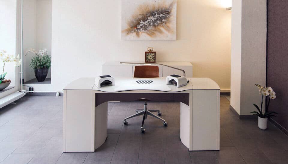 Table d'onglerie RomanTisch Modular avec aspiration pour les studios d'ongleries