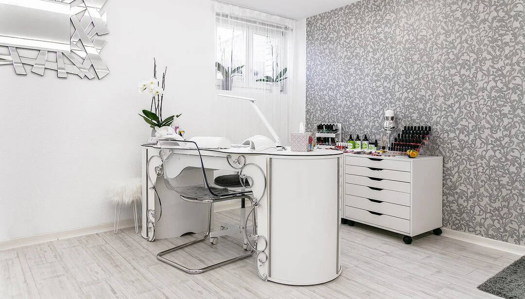 Nageltisch RomanTisch mit Zubehör