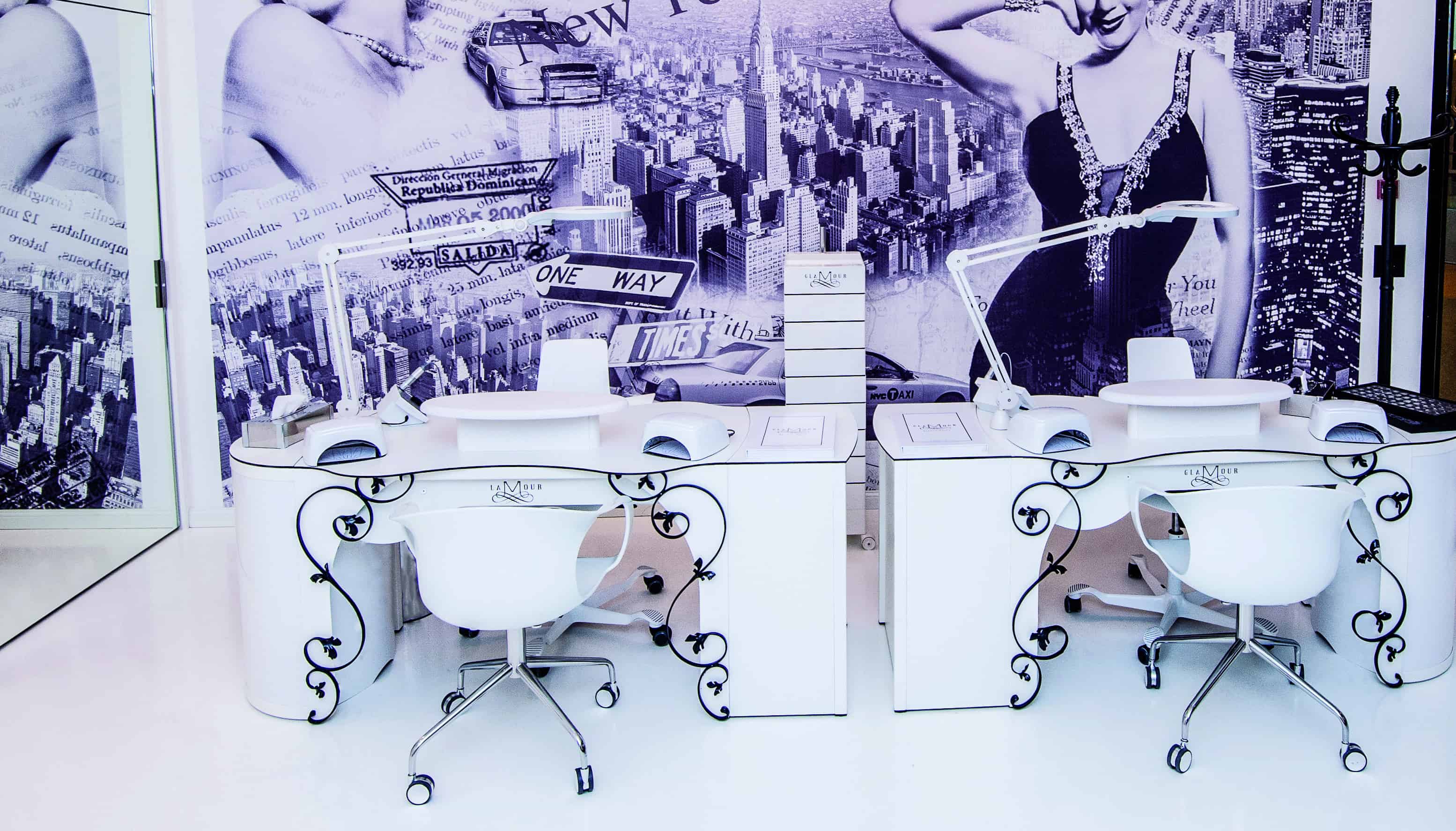 Nageltisch RomanTisch mit Zubehör