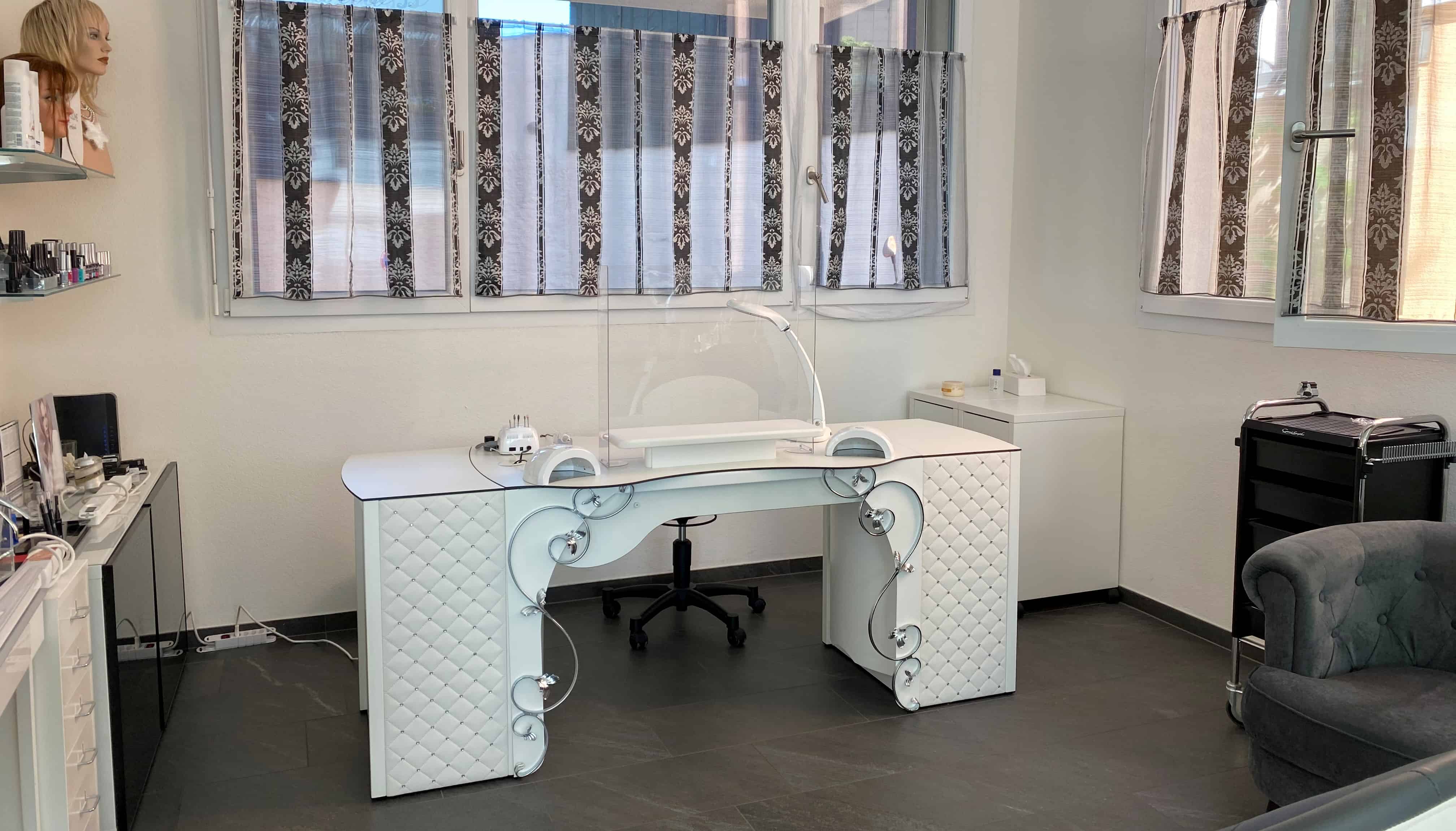 Nageltisch RomanTisch bei Glamour Venus Nails