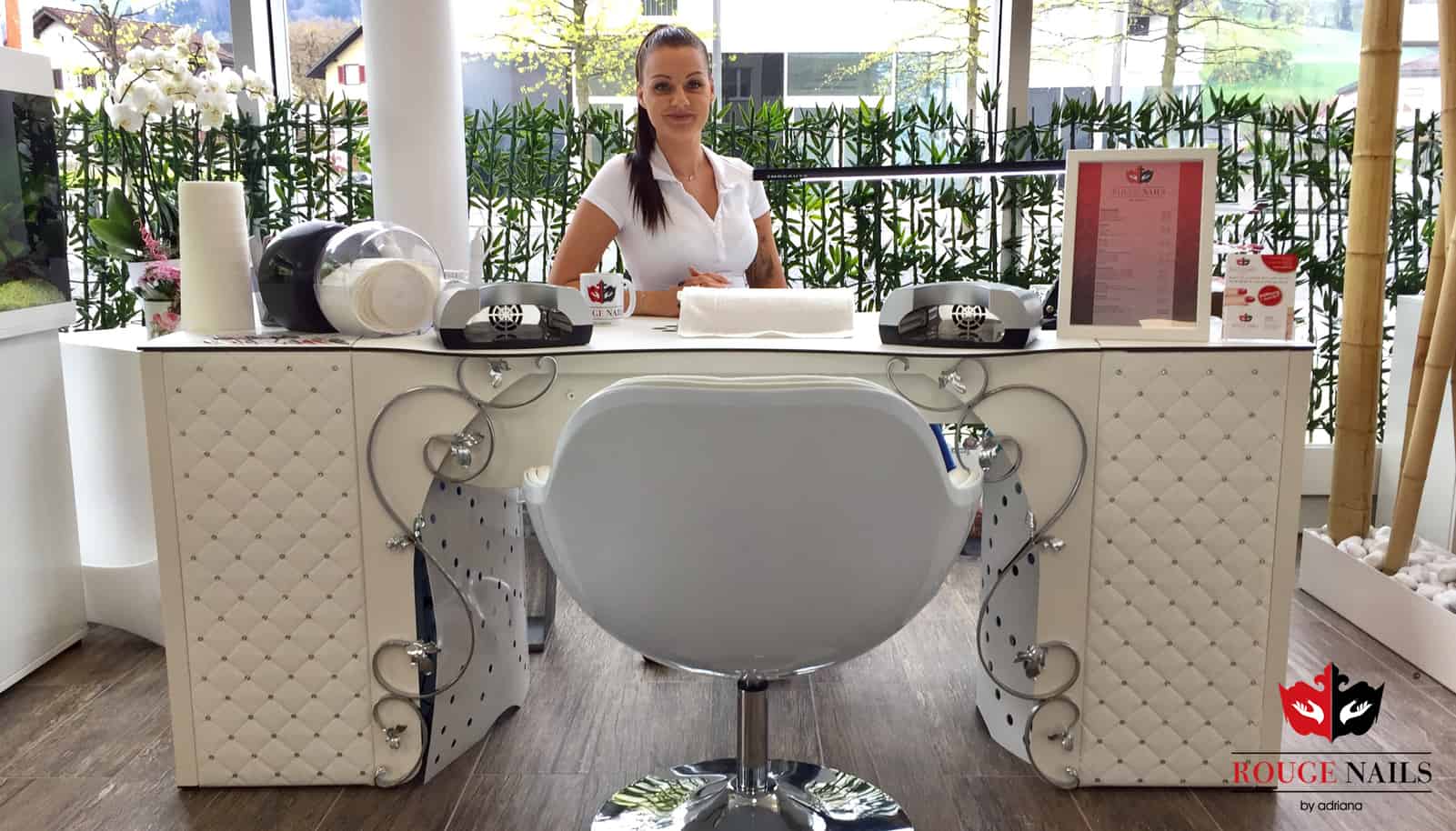 Nageltisch RomanTisch bei Rouge Nails