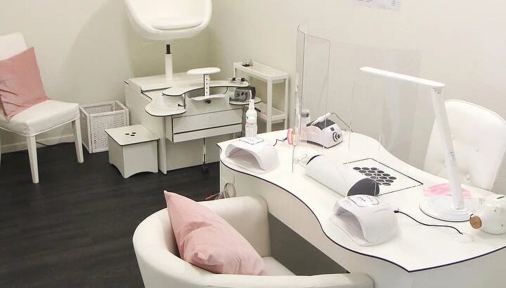 Nageltisch Absaugung für Nagelstudios