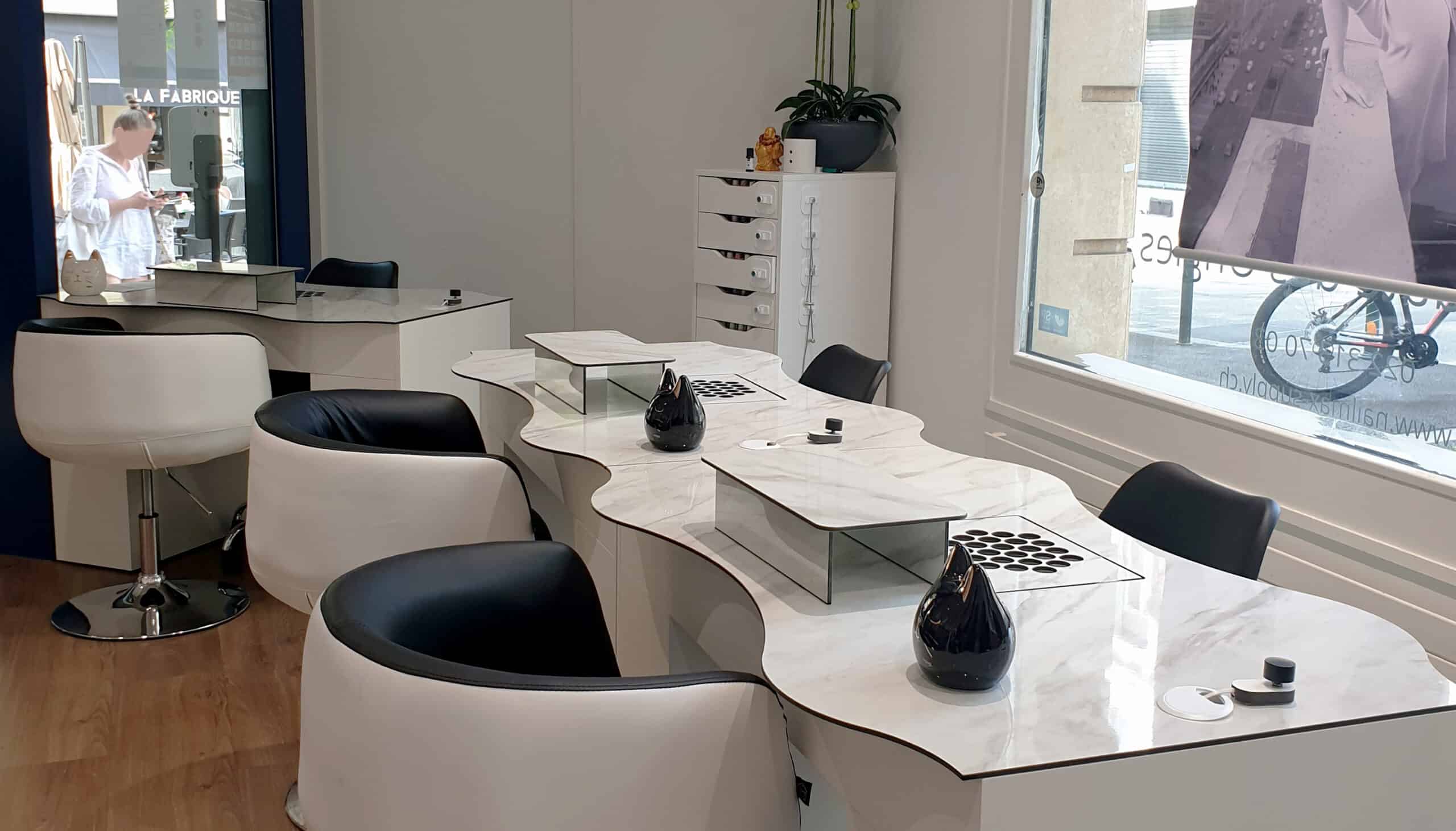 Nageltisch FantasTisch bei Max Beauty Swiss