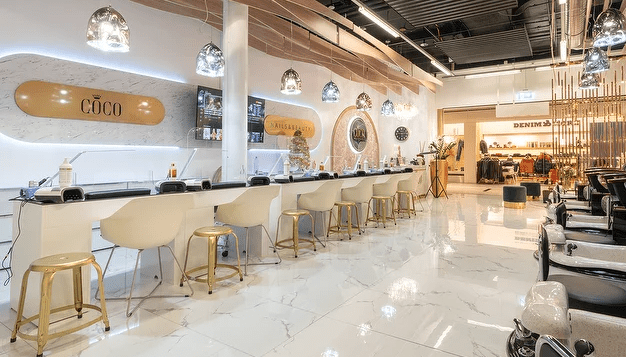 Nageltisch FantasTisch mit rechteckiger Marmor Tischplatte