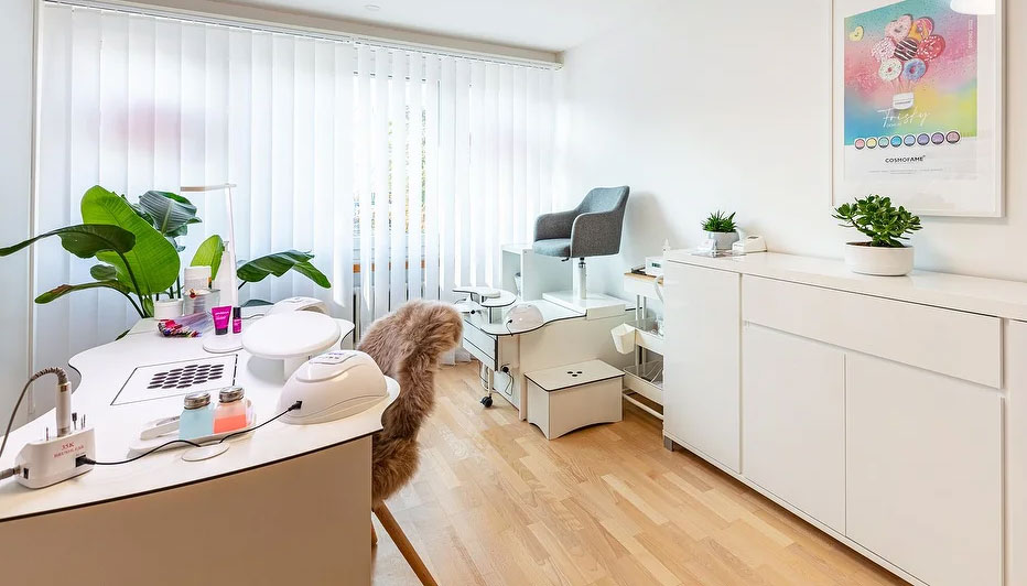 Fusspflegestuhl mit Absaugung - MB Nails