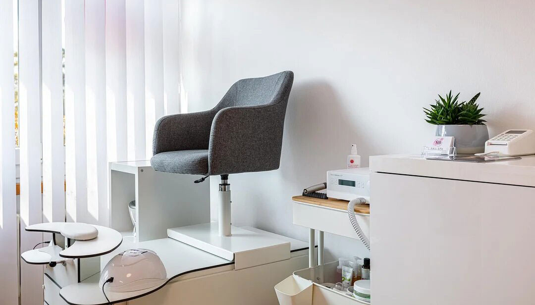 Fusspflegestuhl mit Absaugung - MB Nails