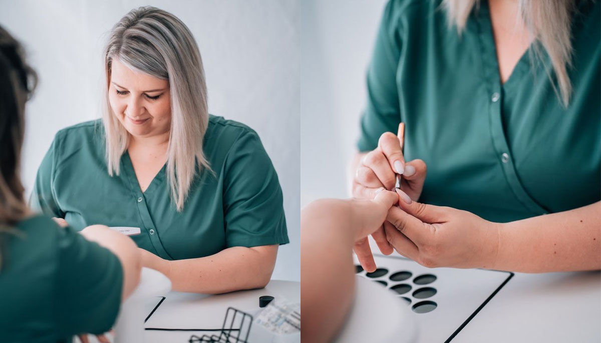 Arbeit am Nageltisch mit Handauflage - Foto AK Nailhouse