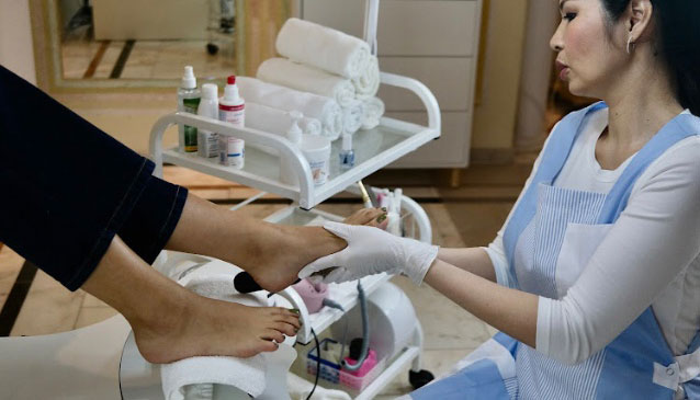 Fusspflegestuhl mit Absaugung, Foto von Phuc